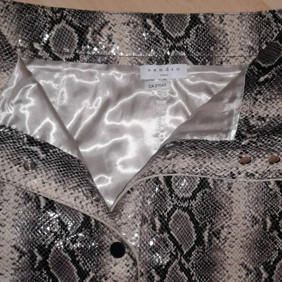 $539 SANDRO Paris Kimberlay snake-effect leather mini skirt - Picture 4 of 6